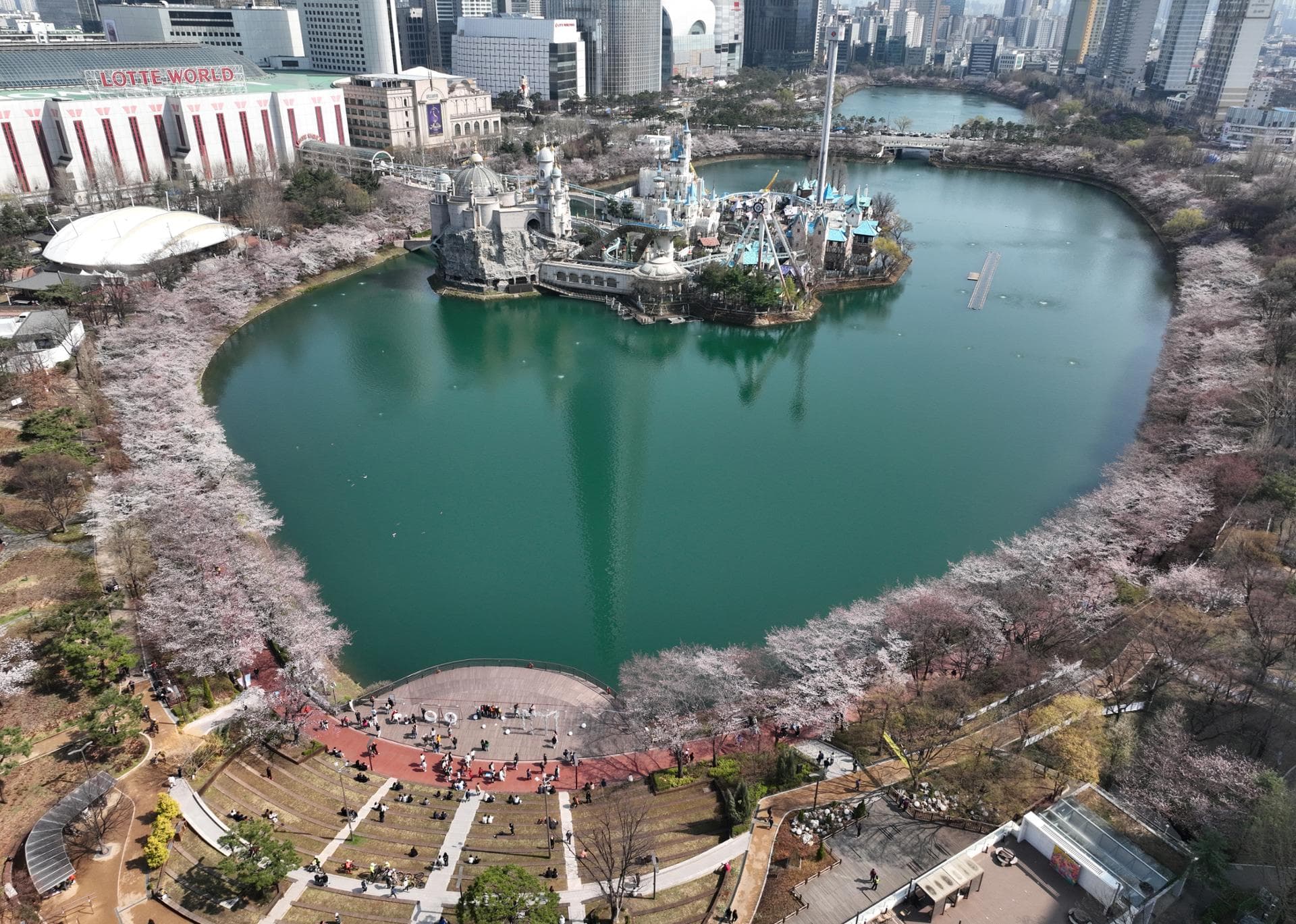 Seokchon Lake