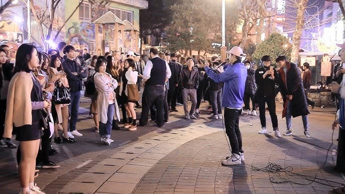 Busking en Hongdae Playground
